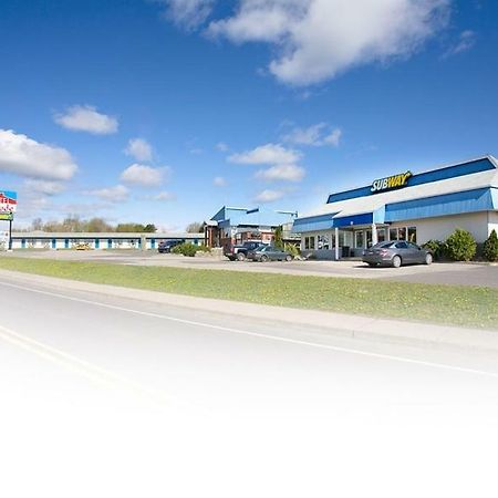 Motel Claude Degelis Екстер'єр фото
