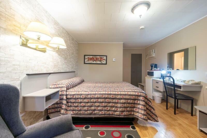 Motel Claude Degelis Екстер'єр фото