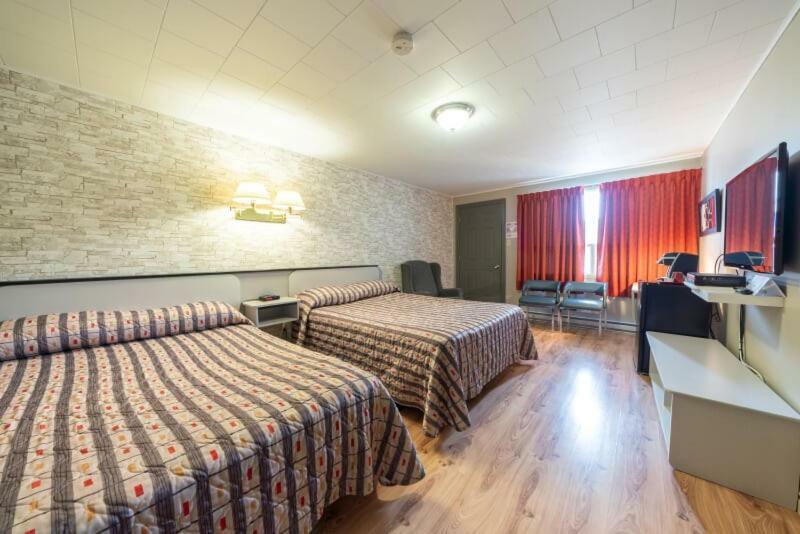 Motel Claude Degelis Екстер'єр фото