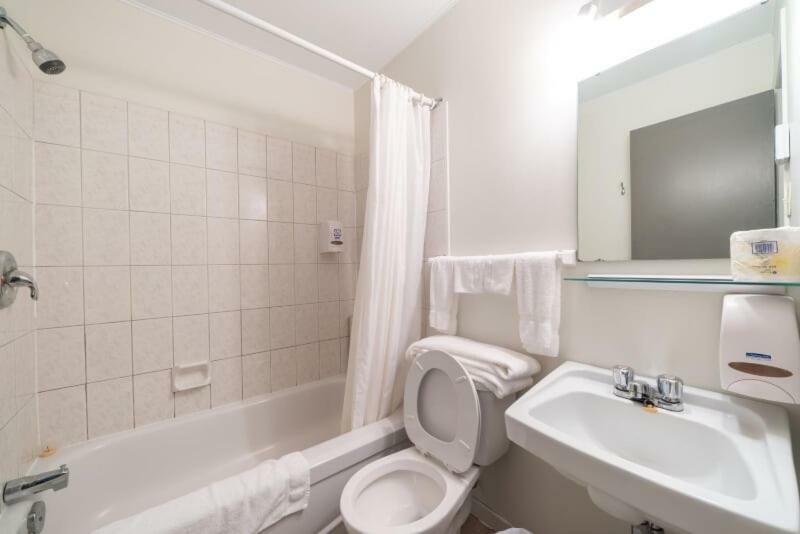 Motel Claude Degelis Екстер'єр фото