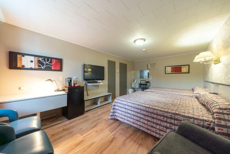 Motel Claude Degelis Екстер'єр фото