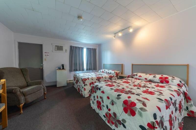 Motel Claude Degelis Екстер'єр фото