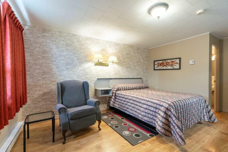 Motel Claude Degelis Екстер'єр фото