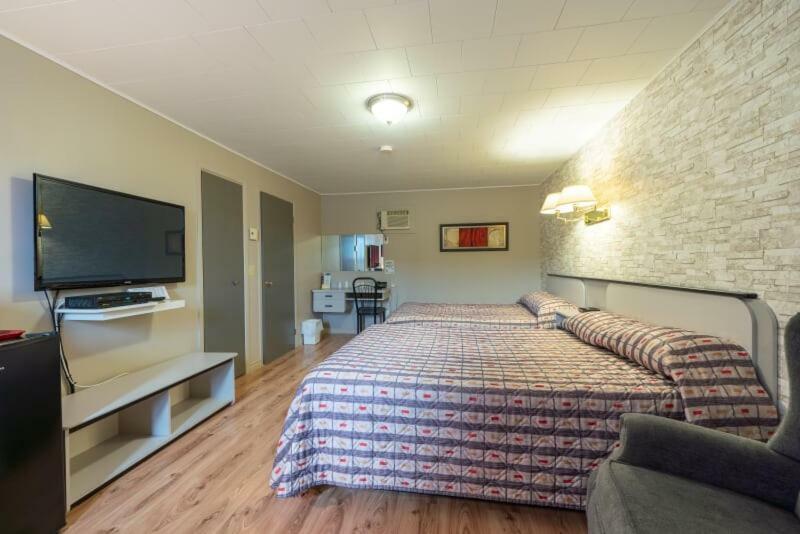 Motel Claude Degelis Екстер'єр фото